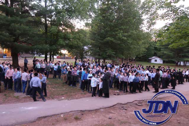 12 Kids from Camp Kehilas Yakov Pupa arriving for their first day in Cam... (2).jpg