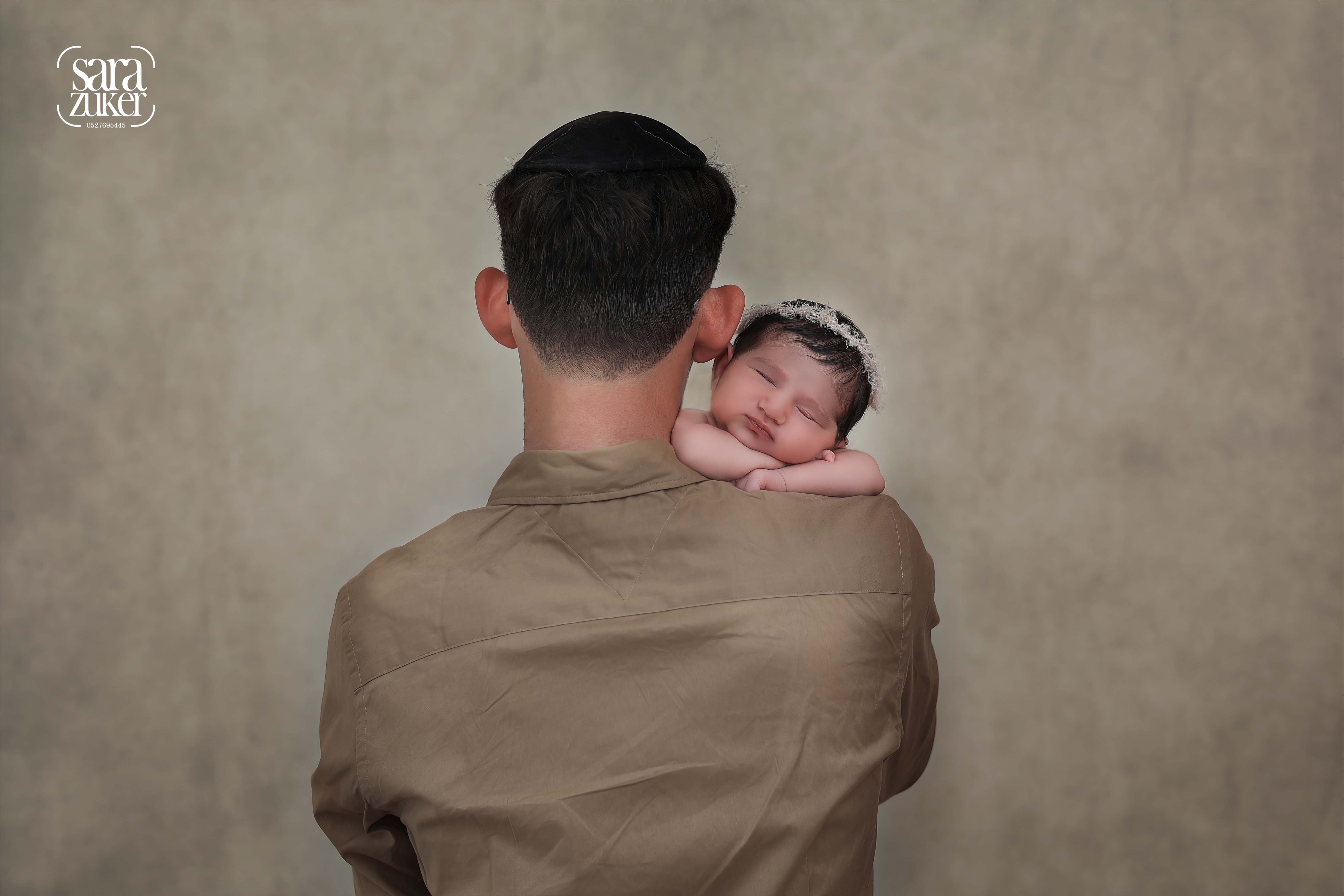 3K7A4281 לוגו.jpg