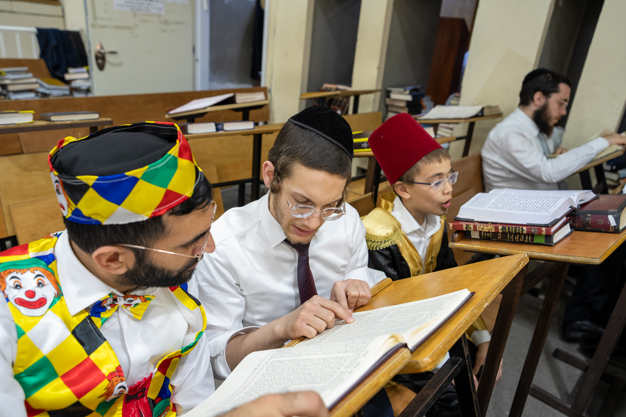 Ponevez Purim24-01935.JPG