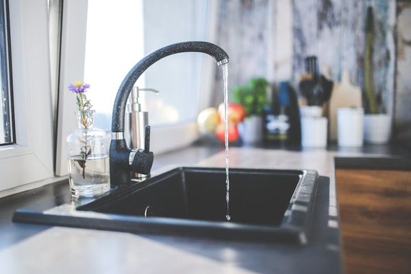 resized_water-kitchen-black-design.jpg