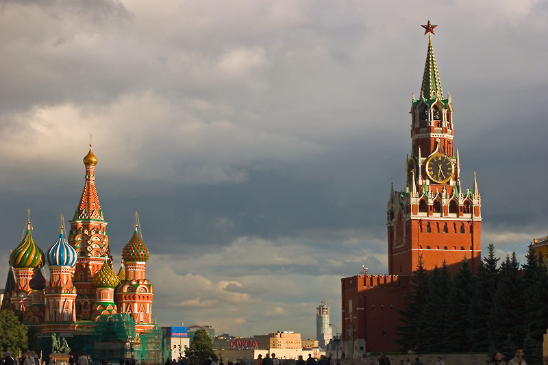 StBasile_SpasskayaTower_Red_Square_Moscow.hires.jpg