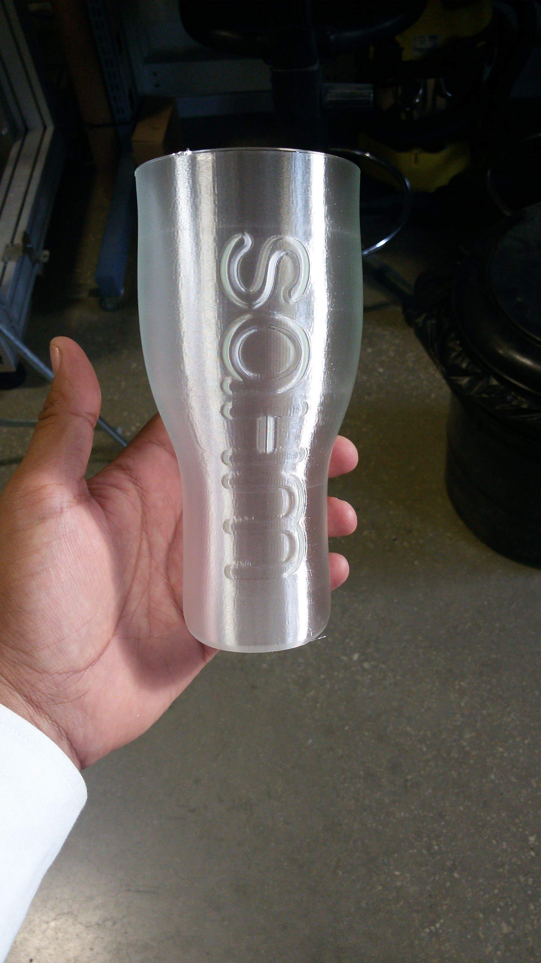 כוס זכוכית עם הלוגו של Sahm