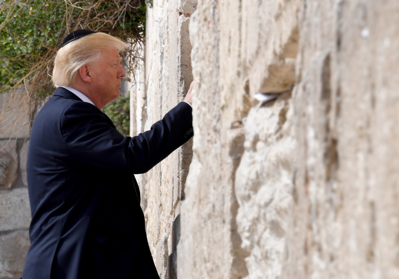 1280px-President_Trump_visit_to_Israel%2C_May_2017_DSC_3663ODS_%2834696721601%29.jpg
