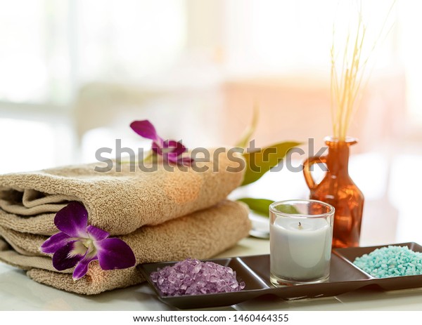 salt-oil-spa-massage-on-600w-1460464355.jpg